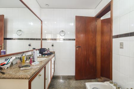 Apartamento à venda com 200m², 3 quartos e 2 vagas Apartamento à venda com 200m², 3 quartos e 2 vagasBanheiro Suíte 3
