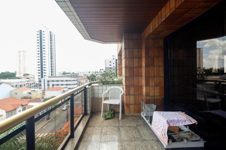 Apartamento à venda com 200m², 3 quartos e 2 vagas Apartamento à venda com 200m², 3 quartos e 2 vagasVaranda