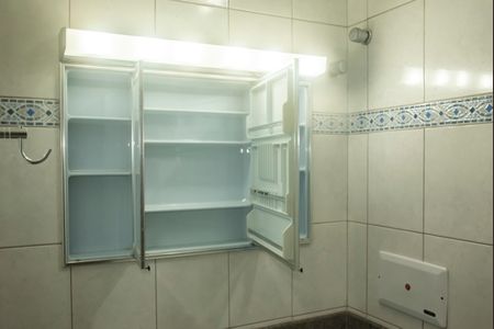 Casa à venda com 125m², 3 quartos e 2 vagasBanheiro
