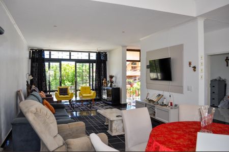 Casa à venda com 450m², 4 quartos e 4 vagas Casa à venda com 450m², 4 quartos e 4 vagasSala