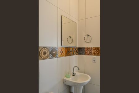 Casa à venda com 450m², 4 quartos e 4 vagas Casa à venda com 450m², 4 quartos e 4 vagasBanheiro Social