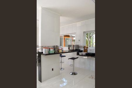 Casa à venda com 450m², 4 quartos e 4 vagas Casa à venda com 450m², 4 quartos e 4 vagasCozinha