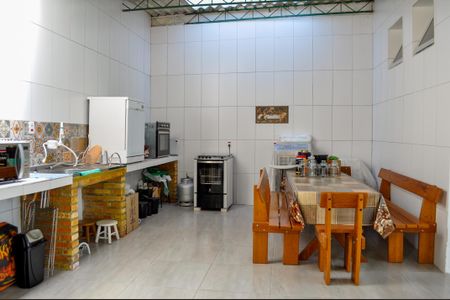 Casa à venda com 450m², 4 quartos e 4 vagas Casa à venda com 450m², 4 quartos e 4 vagasÁrea comum