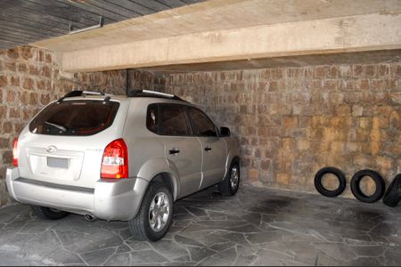 Casa à venda com 450m², 4 quartos e 4 vagas Casa à venda com 450m², 4 quartos e 4 vagasGaragem