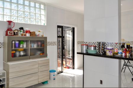 Casa à venda com 450m², 4 quartos e 4 vagas Casa à venda com 450m², 4 quartos e 4 vagasCozinha