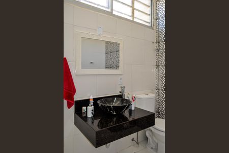 Casa à venda com 450m², 4 quartos e 4 vagas Casa à venda com 450m², 4 quartos e 4 vagasBanheiro /Suíte 2