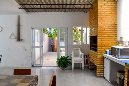 Casa à venda com 450m², 4 quartos e 4 vagas Casa à venda com 450m², 4 quartos e 4 vagasÁrea comum