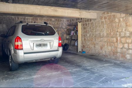 Casa à venda com 450m², 4 quartos e 4 vagas Casa à venda com 450m², 4 quartos e 4 vagasGaragem