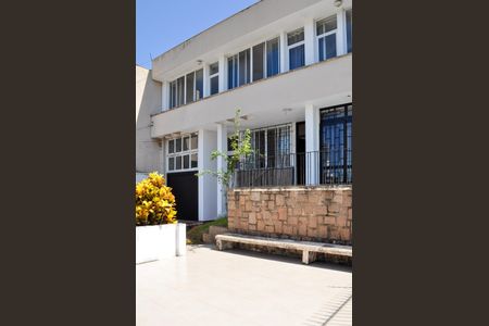 Casa à venda com 450m², 4 quartos e 4 vagas Casa à venda com 450m², 4 quartos e 4 vagasFachada