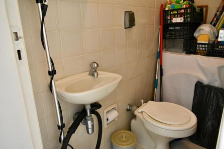 Apartamento à venda com 160m², 4 quartos e 2 vagas Apartamento à venda com 160m², 4 quartos e 2 vagasBanheirode Serviço