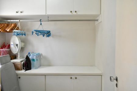 Apartamento à venda com 160m², 4 quartos e 2 vagas Apartamento à venda com 160m², 4 quartos e 2 vagasQuarto de Serviço