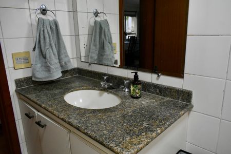 Apartamento à venda com 160m², 4 quartos e 2 vagas Apartamento à venda com 160m², 4 quartos e 2 vagasBanheiro Social