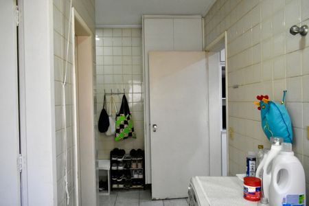 Apartamento à venda com 160m², 4 quartos e 2 vagas Apartamento à venda com 160m², 4 quartos e 2 vagasÁrea de Serviço