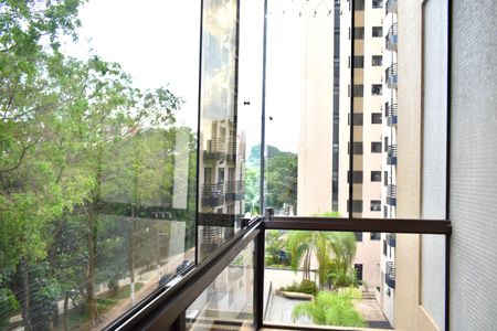 Apartamento à venda com 160m², 4 quartos e 2 vagas Apartamento à venda com 160m², 4 quartos e 2 vagasSuíte
