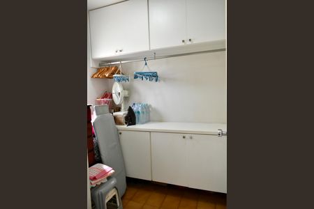Apartamento à venda com 160m², 4 quartos e 2 vagas Apartamento à venda com 160m², 4 quartos e 2 vagasQuarto de Serviço