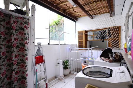 Casa à venda com 180m², 4 quartos e 1 vagaÁrea de Serviço