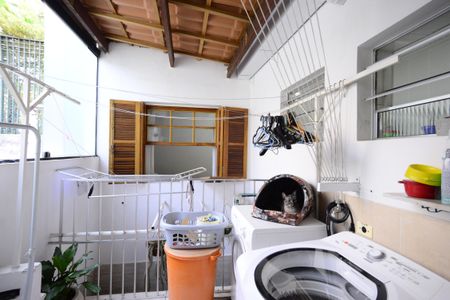 Casa à venda com 180m², 4 quartos e 1 vagaÁrea de Serviço