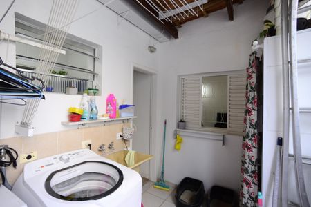 Casa à venda com 180m², 4 quartos e 1 vagaÁrea de Serviço