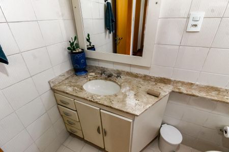 Apartamento à venda com 96m², 3 quartos e 2 vagas Apartamento à venda com 96m², 3 quartos e 2 vagasBanheiro Corredor