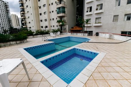 Apartamento à venda com 96m², 3 quartos e 2 vagas Apartamento à venda com 96m², 3 quartos e 2 vagasÁrea comum - Piscina