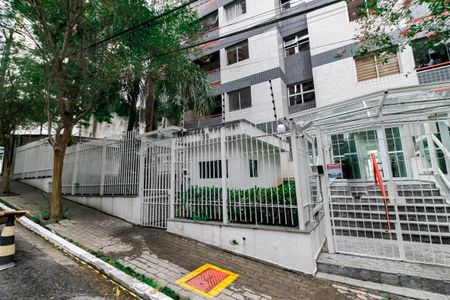 Apartamento à venda com 96m², 3 quartos e 2 vagas Apartamento à venda com 96m², 3 quartos e 2 vagasFachada e portaria