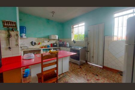 Casa à venda com 247m², 5 quartos e 4 vagas Casa à venda com 247m², 5 quartos e 4 vagasCozinha