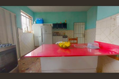 Casa à venda com 247m², 5 quartos e 4 vagas Casa à venda com 247m², 5 quartos e 4 vagasCozinha