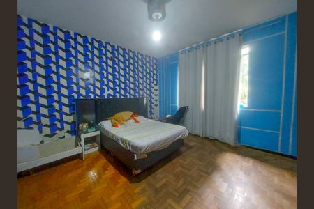 Casa à venda com 247m², 5 quartos e 4 vagas Casa à venda com 247m², 5 quartos e 4 vagasQuarto 1