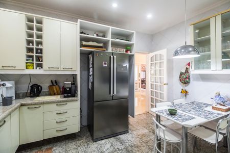 Casa de condomínio à venda com 360m², 4 quartos e 4 vagas Casa de condomínio à venda com 360m², 4 quartos e 4 vagasCozinha