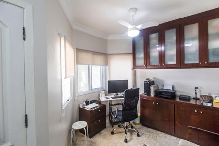 Casa de condomínio à venda com 360m², 4 quartos e 4 vagas Casa de condomínio à venda com 360m², 4 quartos e 4 vagasEscritório