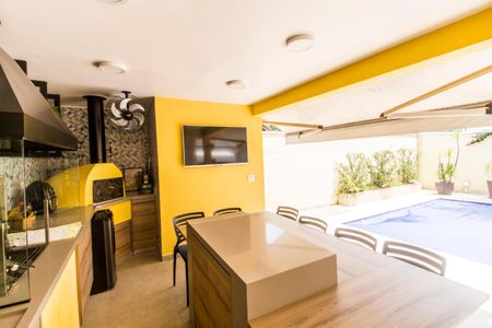 Casa de condomínio à venda com 360m², 4 quartos e 4 vagas Casa de condomínio à venda com 360m², 4 quartos e 4 vagasÁrea gourmet