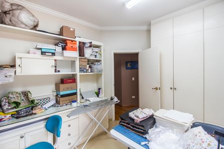 Casa de condomínio à venda com 360m², 4 quartos e 4 vagas Casa de condomínio à venda com 360m², 4 quartos e 4 vagasQuarto 4