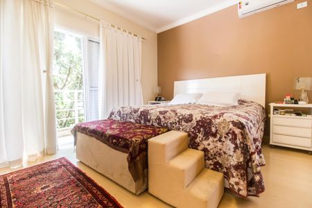 Casa de condomínio à venda com 360m², 4 quartos e 4 vagas Casa de condomínio à venda com 360m², 4 quartos e 4 vagasSuíte master