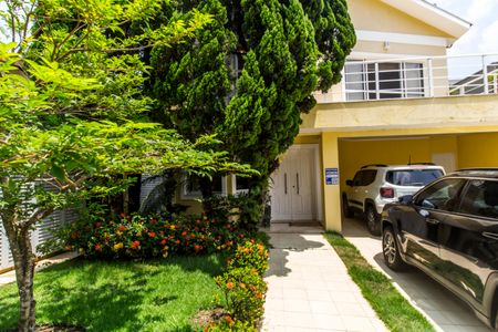 Casa de condomínio à venda com 360m², 4 quartos e 4 vagas Casa de condomínio à venda com 360m², 4 quartos e 4 vagasVista da Rua