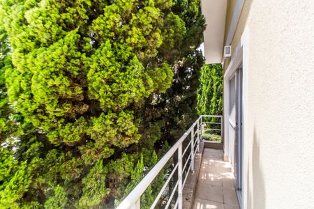 Casa de condomínio à venda com 360m², 4 quartos e 4 vagas Casa de condomínio à venda com 360m², 4 quartos e 4 vagasVaranda