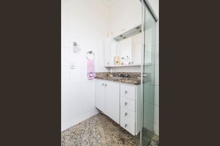 Casa de condomínio à venda com 360m², 4 quartos e 4 vagas Casa de condomínio à venda com 360m², 4 quartos e 4 vagasBanheiro da Suíte 2