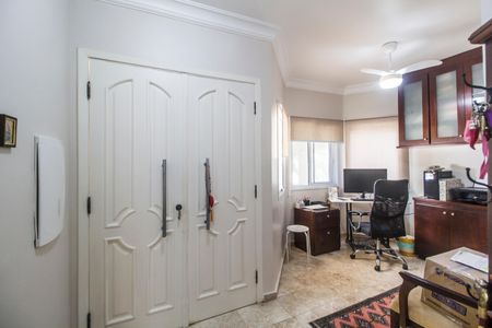 Casa de condomínio à venda com 360m², 4 quartos e 4 vagas Casa de condomínio à venda com 360m², 4 quartos e 4 vagasEscritório