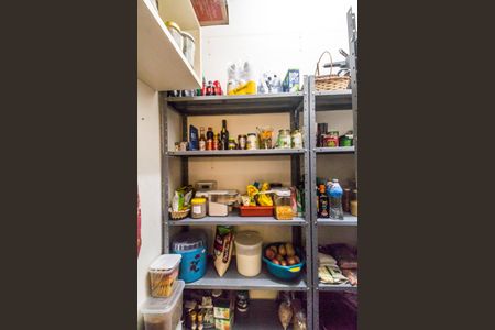 Casa de condomínio à venda com 360m², 4 quartos e 4 vagas Casa de condomínio à venda com 360m², 4 quartos e 4 vagasDespensa