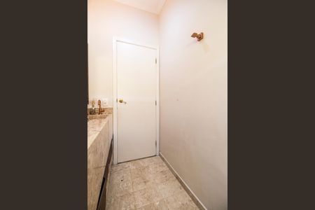 Casa de condomínio à venda com 360m², 4 quartos e 4 vagas Casa de condomínio à venda com 360m², 4 quartos e 4 vagasLavabo