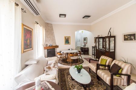 Casa de condomínio à venda com 360m², 4 quartos e 4 vagas Casa de condomínio à venda com 360m², 4 quartos e 4 vagasSala