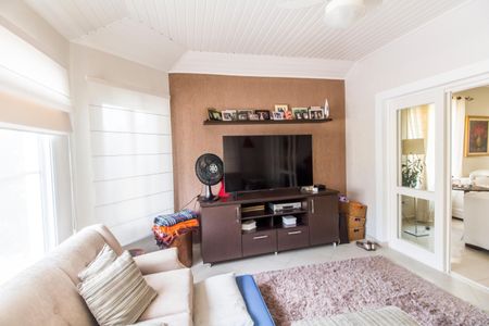 Casa de condomínio à venda com 360m², 4 quartos e 4 vagas Casa de condomínio à venda com 360m², 4 quartos e 4 vagasSala de TV