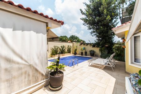 Casa de condomínio à venda com 360m², 4 quartos e 4 vagas Casa de condomínio à venda com 360m², 4 quartos e 4 vagasVaranda