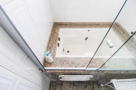 Casa de condomínio à venda com 360m², 4 quartos e 4 vagas Casa de condomínio à venda com 360m², 4 quartos e 4 vagasDetalhe do banheiro