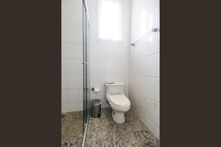 Casa de condomínio à venda com 360m², 4 quartos e 4 vagas Casa de condomínio à venda com 360m², 4 quartos e 4 vagasBanheiro da Suíte 2