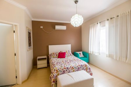 Casa de condomínio à venda com 360m², 4 quartos e 4 vagas Casa de condomínio à venda com 360m², 4 quartos e 4 vagasSuíte 2