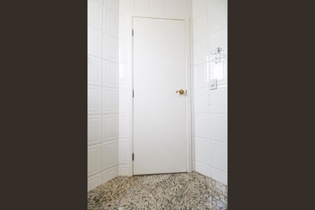 Casa de condomínio à venda com 360m², 4 quartos e 4 vagas Casa de condomínio à venda com 360m², 4 quartos e 4 vagasBanheiro da Suíte 2