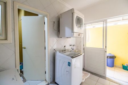 Casa de condomínio à venda com 360m², 4 quartos e 4 vagas Casa de condomínio à venda com 360m², 4 quartos e 4 vagasÁrea de Serviço