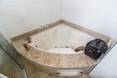 Casa de condomínio à venda com 360m², 4 quartos e 4 vagas Casa de condomínio à venda com 360m², 4 quartos e 4 vagasDetalhe do Banheiro da Suite