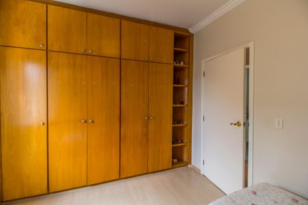 Casa de condomínio à venda com 360m², 4 quartos e 4 vagas Casa de condomínio à venda com 360m², 4 quartos e 4 vagasQuarto 3