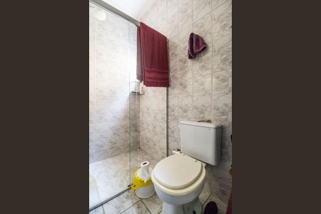 Casa de condomínio à venda com 360m², 4 quartos e 4 vagas Casa de condomínio à venda com 360m², 4 quartos e 4 vagasBanheiro de serviço